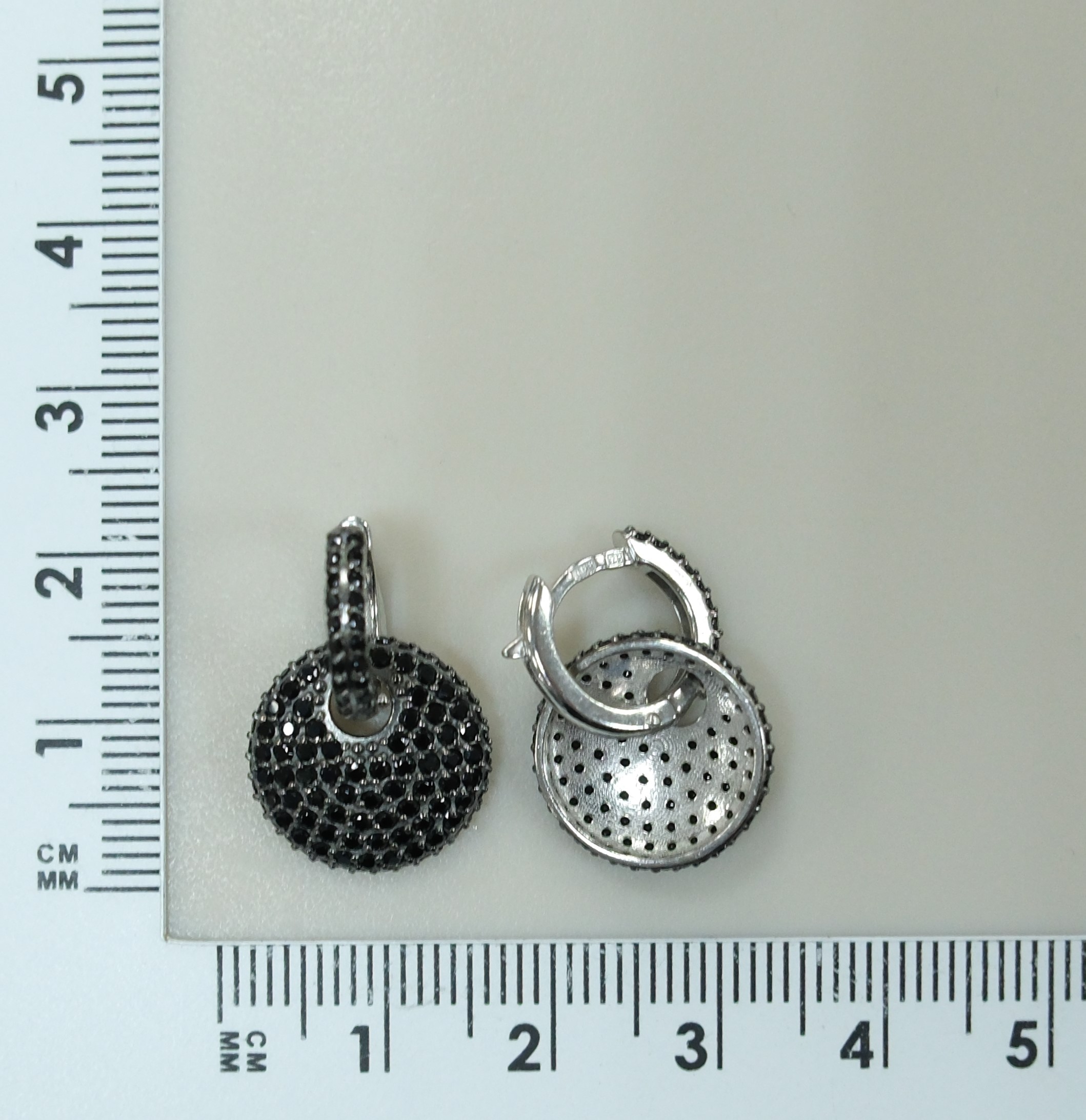 Серебряные серьги-конго со шпинелью